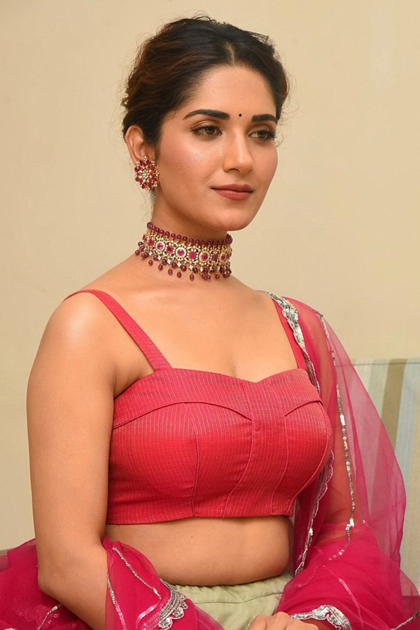 Hit Movie Heroine Ruhani Sharma Photo Gallery - Sakshi22
