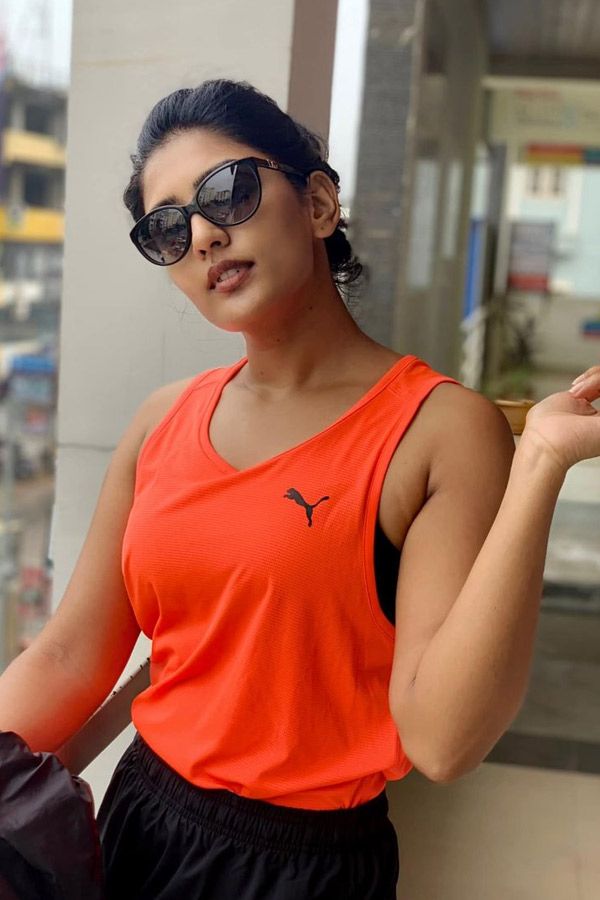Eesha Rebba Latest Pictures Photo Gallery - Sakshi19