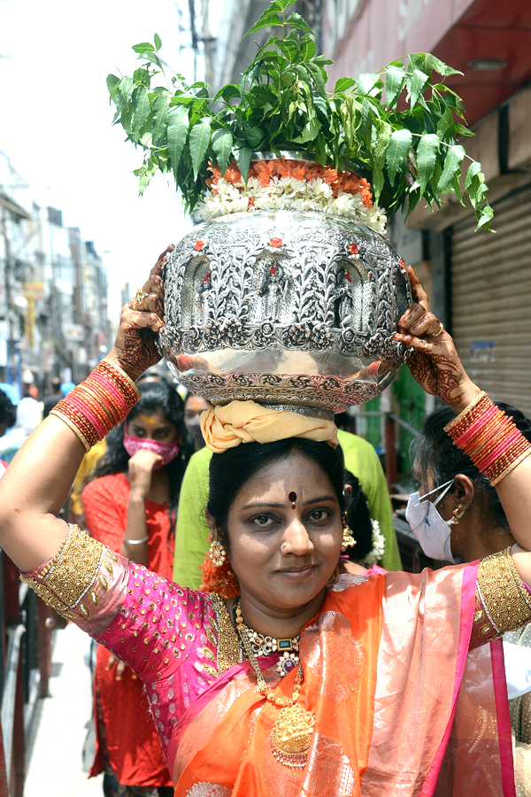 Secunderabad Ujjaini Mahankali Bonalu 2021 - Sakshi13