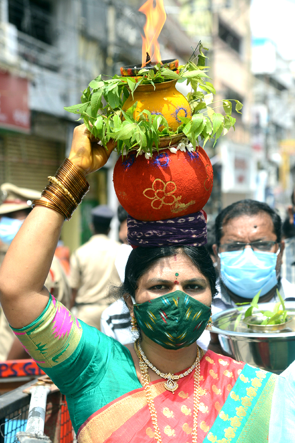 Secunderabad Ujjaini Mahankali Bonalu 2021 - Sakshi14