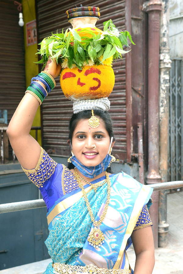 Secunderabad Ujjaini Mahankali Bonalu 2021 - Sakshi17