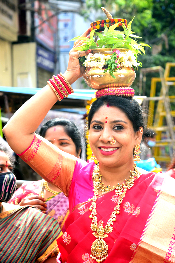 Secunderabad Ujjaini Mahankali Bonalu 2021 - Sakshi18