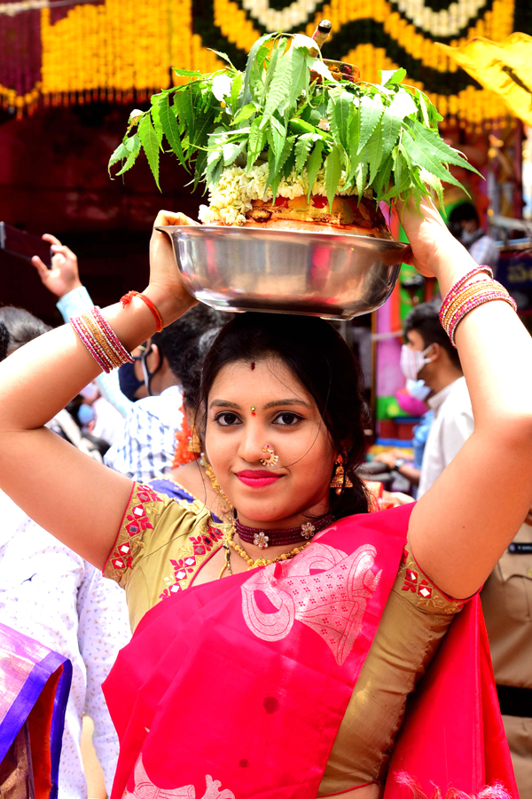 Secunderabad Ujjaini Mahankali Bonalu 2021 - Sakshi5