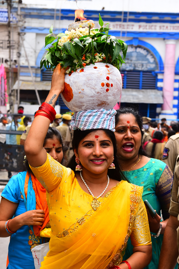 Secunderabad Ujjaini Mahankali Bonalu 2021 - Sakshi6