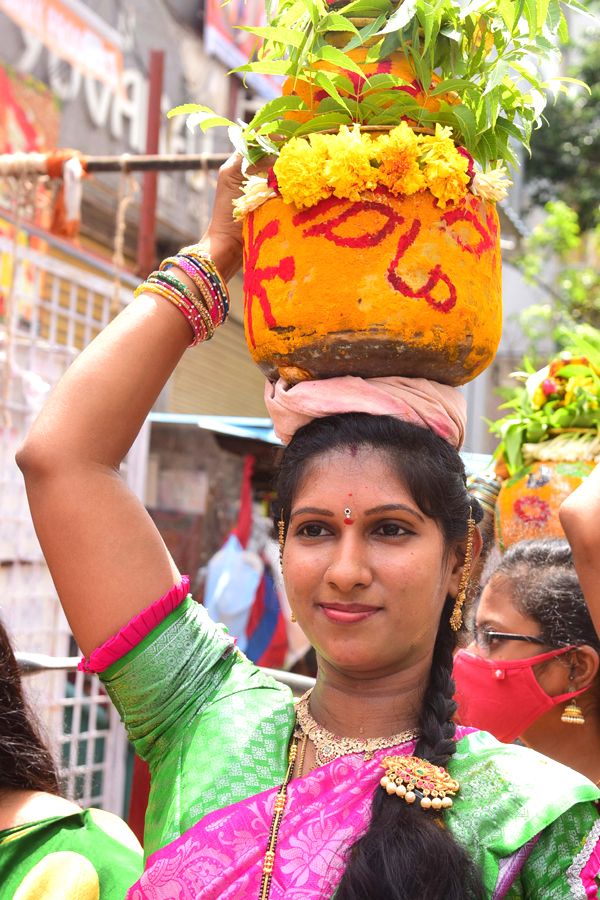 Secunderabad Ujjaini Mahankali Bonalu 2021 - Sakshi7