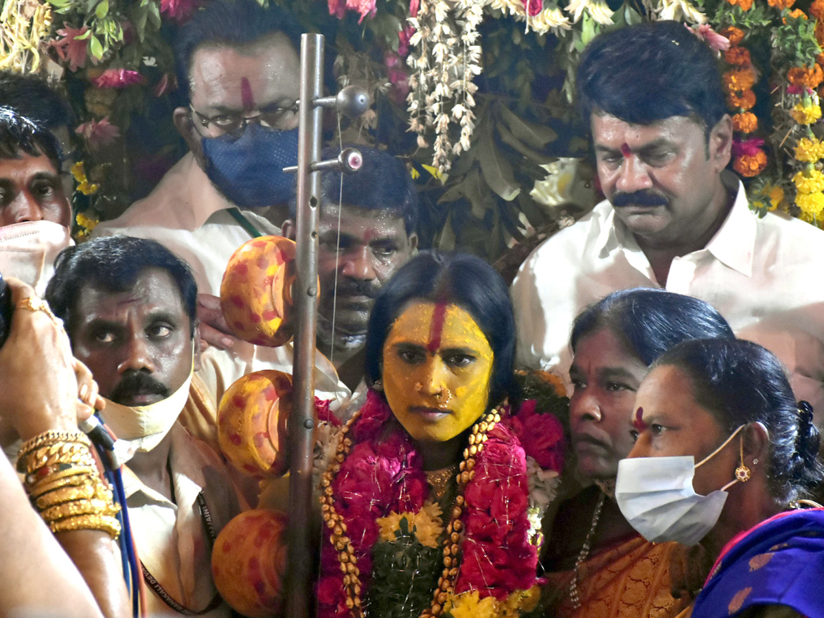 Sri Ujjaini Mahankali Bonalu in Secunderabad Photo Gallery - Sakshi2