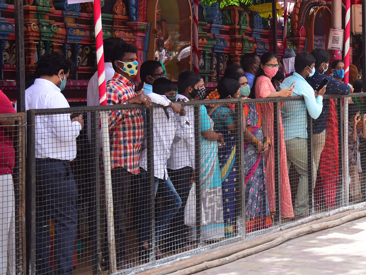 Sri Ujjaini Mahankali Bonalu in Secunderabad Photo Gallery - Sakshi12