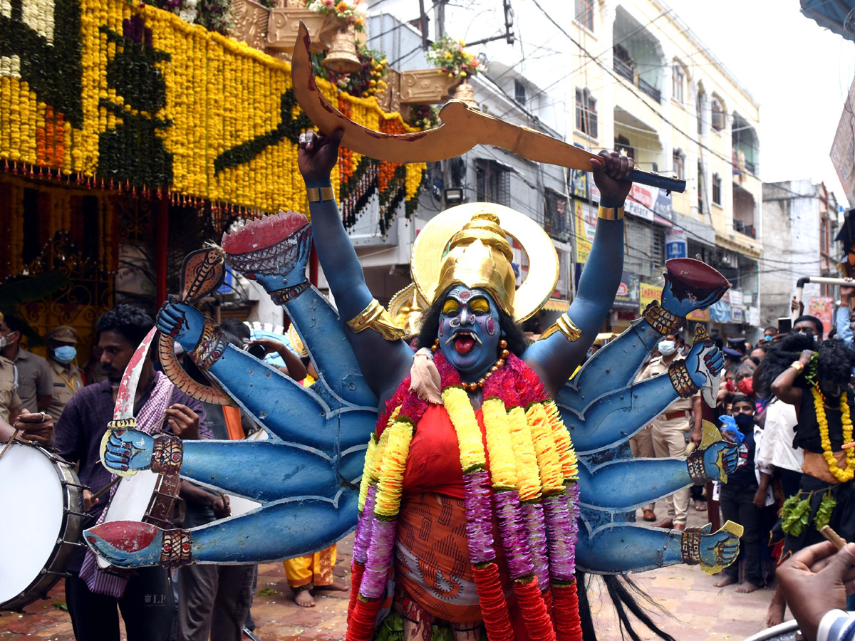 Sri Ujjaini Mahankali Bonalu in Secunderabad Photo Gallery - Sakshi15