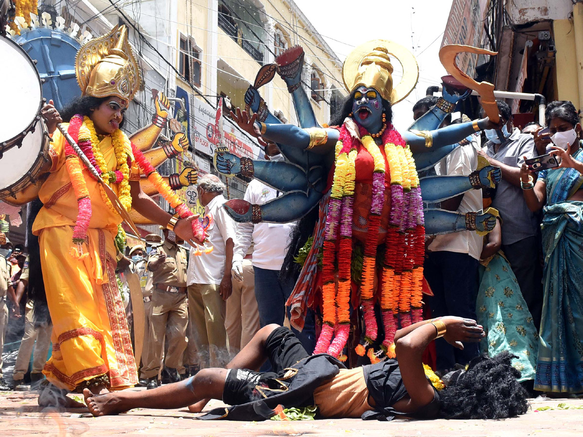 Sri Ujjaini Mahankali Bonalu in Secunderabad Photo Gallery - Sakshi16