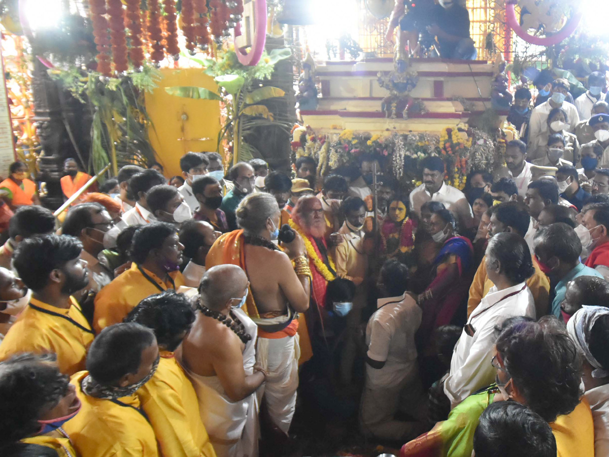Sri Ujjaini Mahankali Bonalu in Secunderabad Photo Gallery - Sakshi3