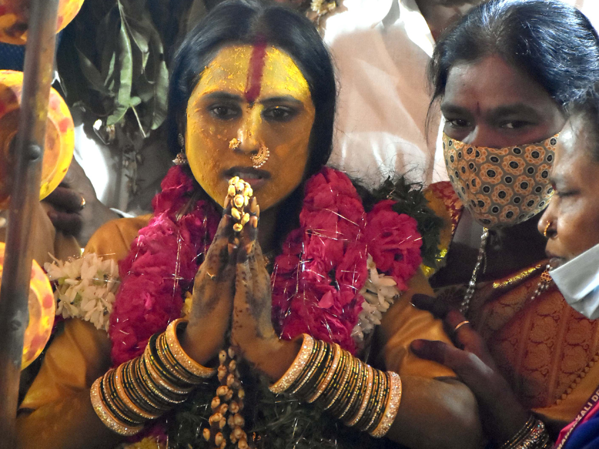 Sri Ujjaini Mahankali Bonalu in Secunderabad Photo Gallery - Sakshi4