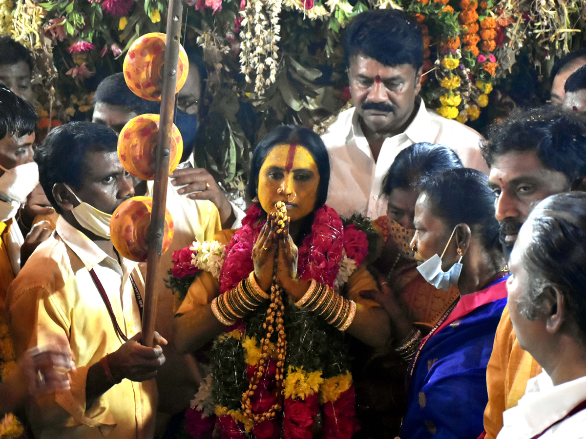 Sri Ujjaini Mahankali Bonalu in Secunderabad Photo Gallery - Sakshi5