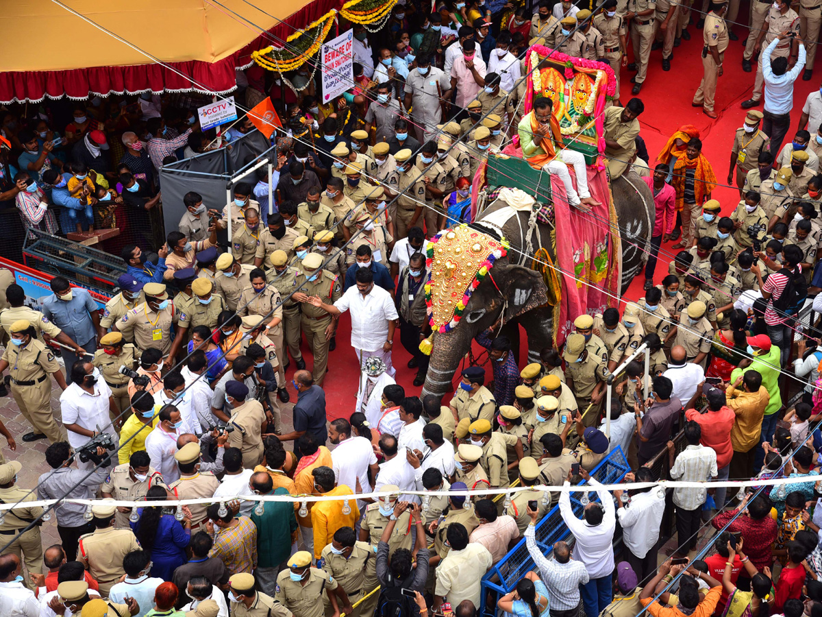 Sri Ujjaini Mahankali Bonalu in Secunderabad Photo Gallery - Sakshi6