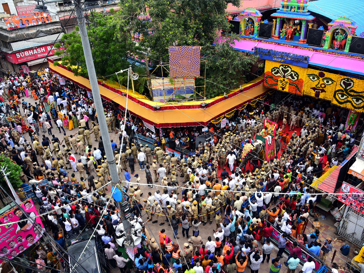 Sri Ujjaini Mahankali Bonalu in Secunderabad Photo Gallery - Sakshi7