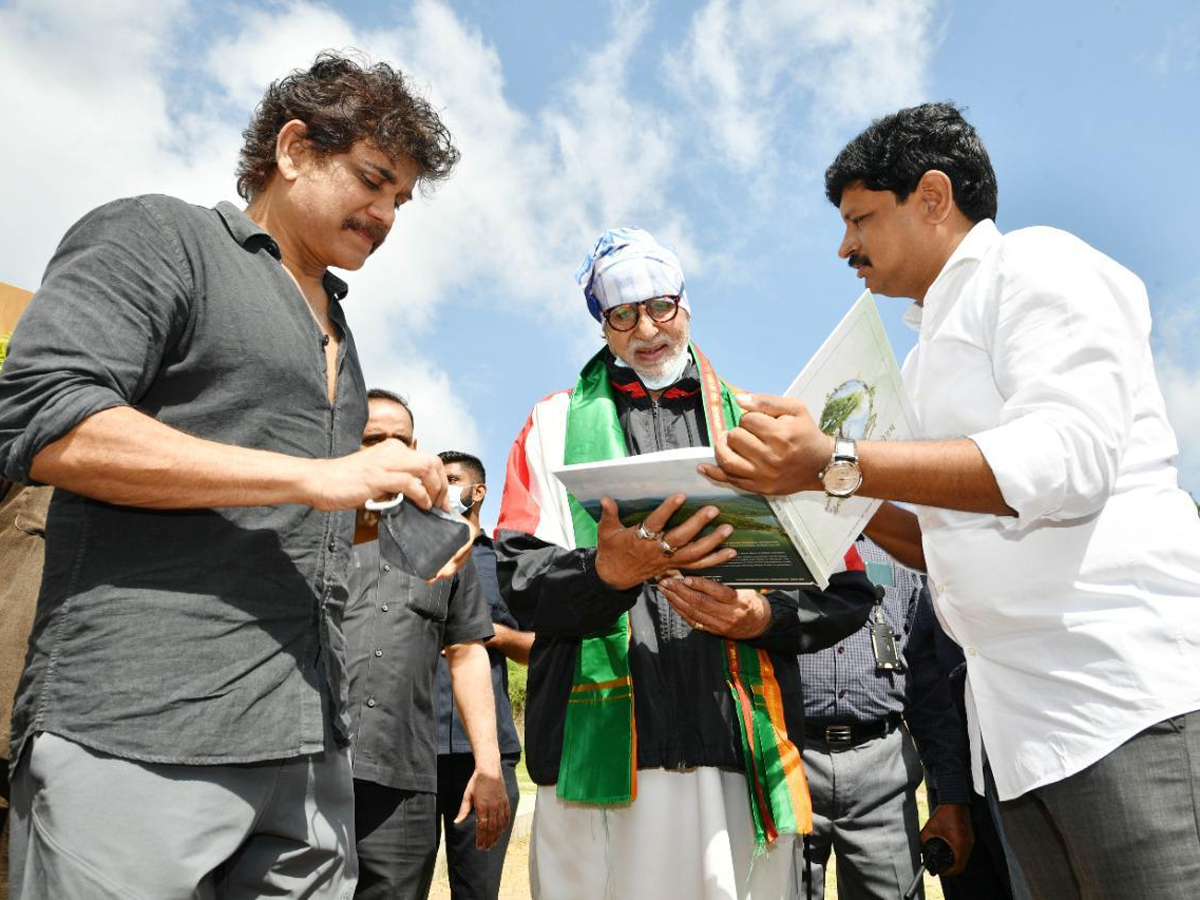 Amitabh Bachchan Join Green India Challenge with Nagarjuna and MP Santhosh Kumar Photo Gallery - Sakshi7