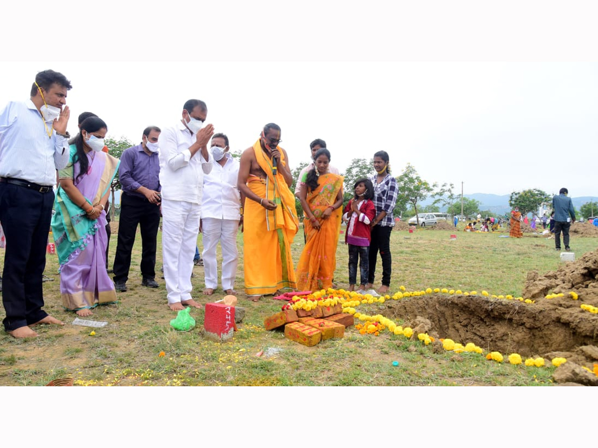 House construction in Jagananna colonies Photo Gallery - Sakshi1