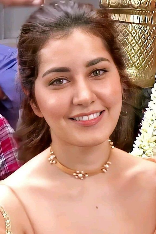 Raashii Khanna Latest Pictures Photo Gallery - Sakshi14