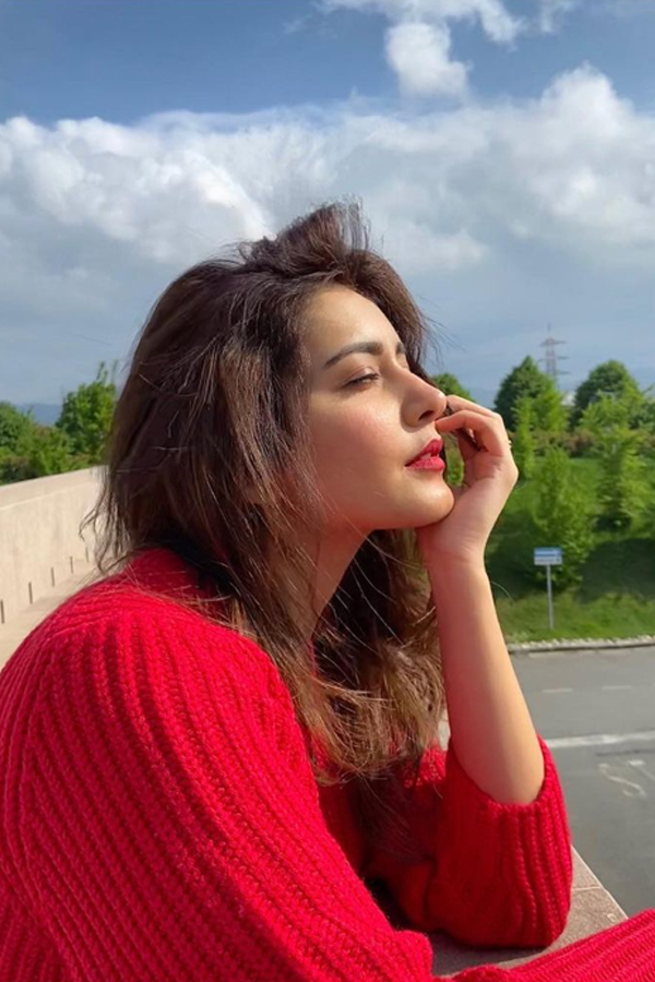 Raashii Khanna Latest Pictures Photo Gallery - Sakshi17