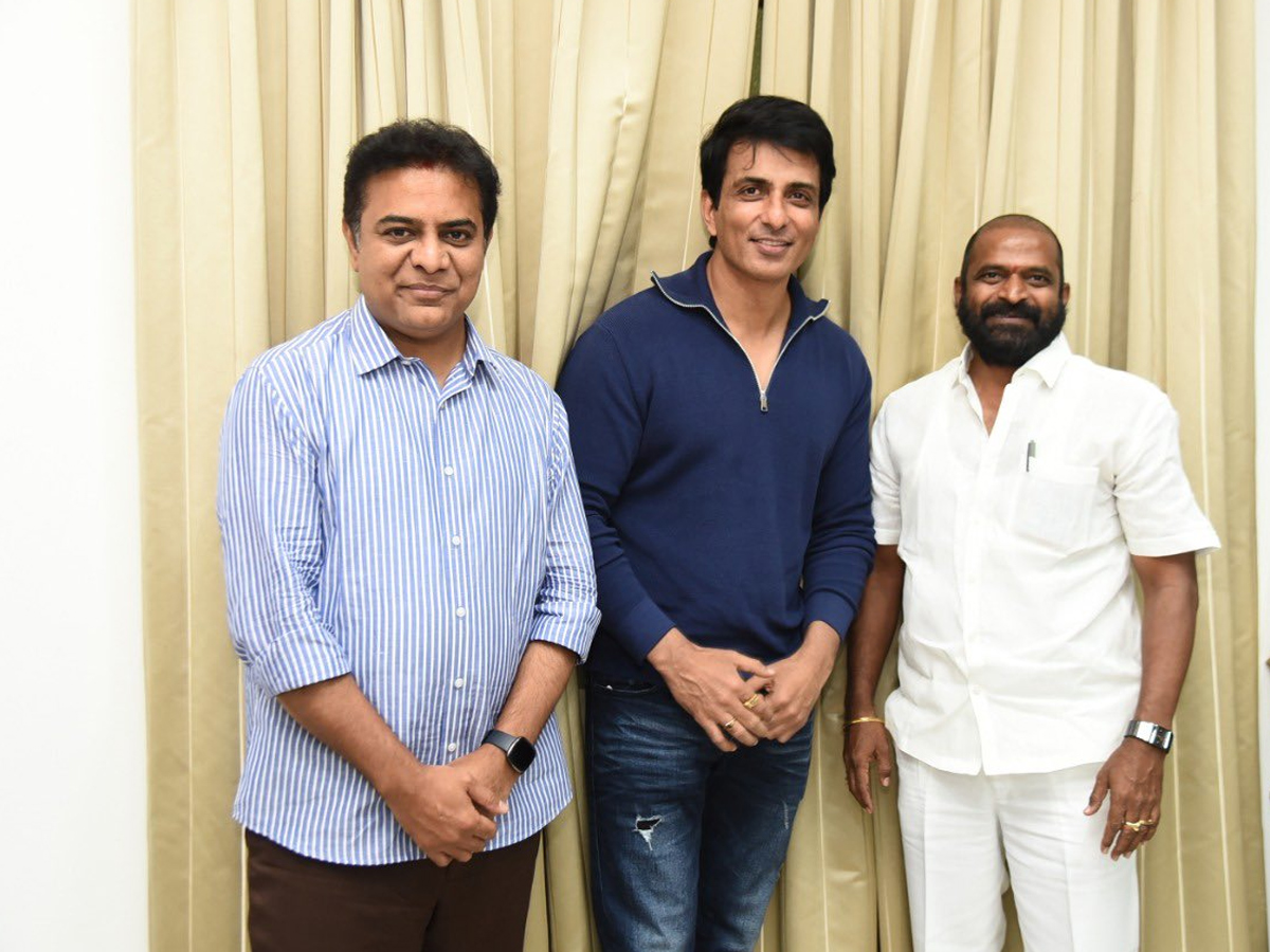 Sonu Sood Meets Telangana Minister KTR in Pragathi Bhavan Photo Gallery - Sakshi5