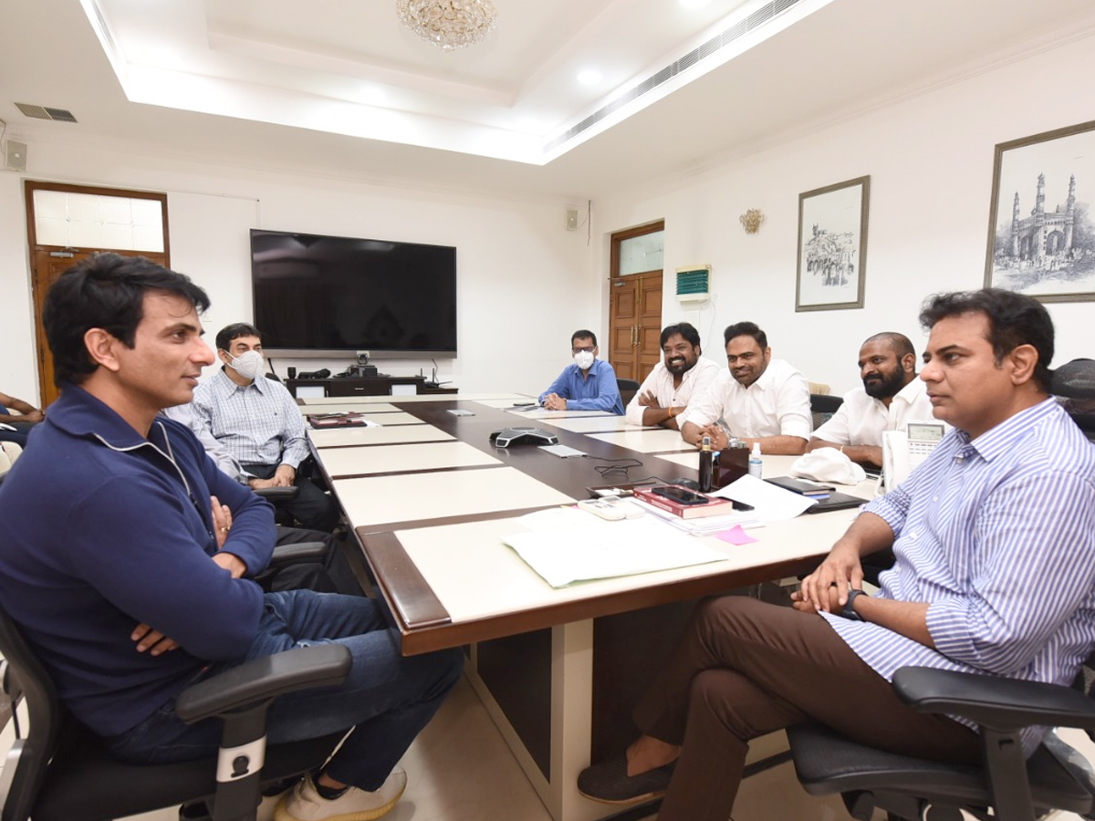 Sonu Sood Meets Telangana Minister KTR in Pragathi Bhavan Photo Gallery - Sakshi2