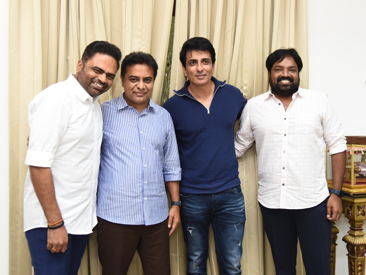 Sonu Sood Meets Telangana Minister KTR in Pragathi Bhavan Photo Gallery - Sakshi8