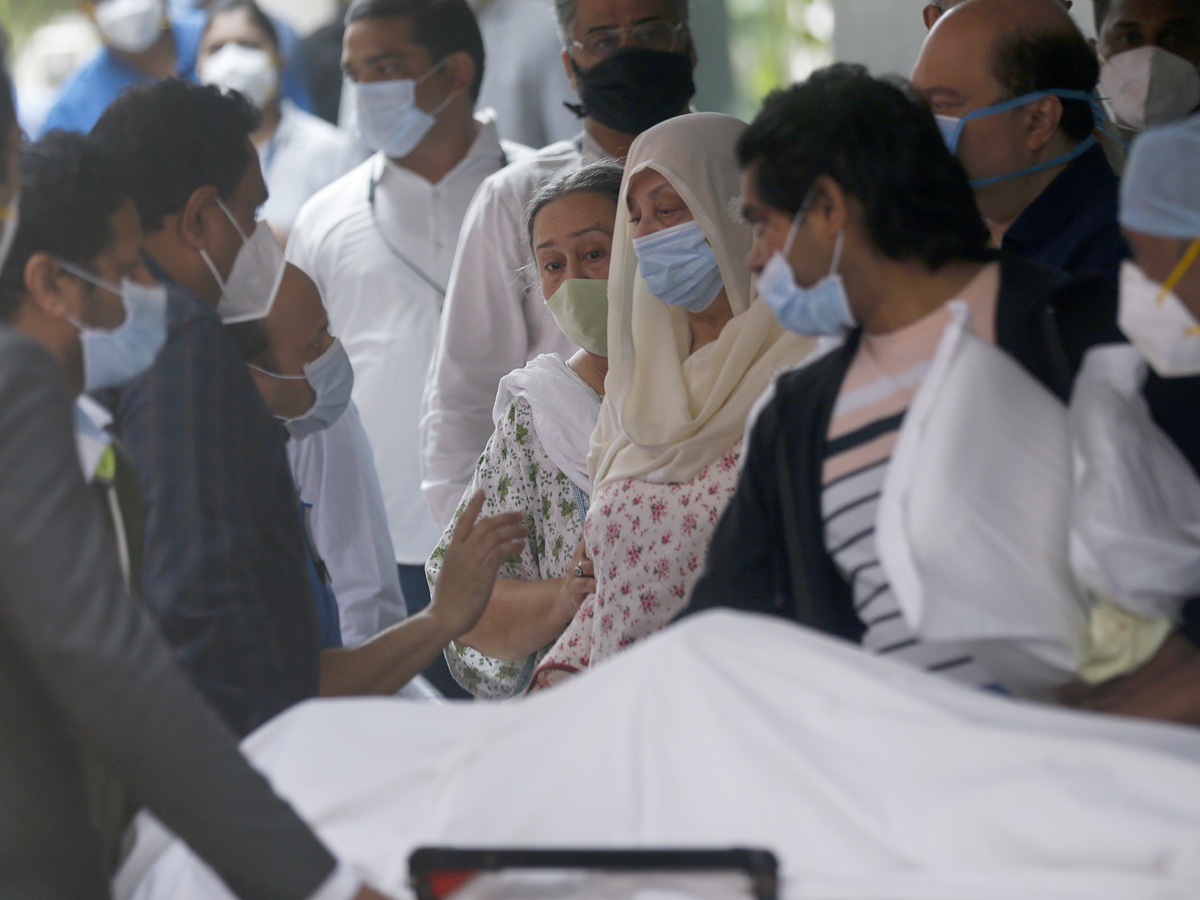 Celebrities and Politicials MOURN Veteran Actor Dilip Kumars Death Photo Gallery - Sakshi14