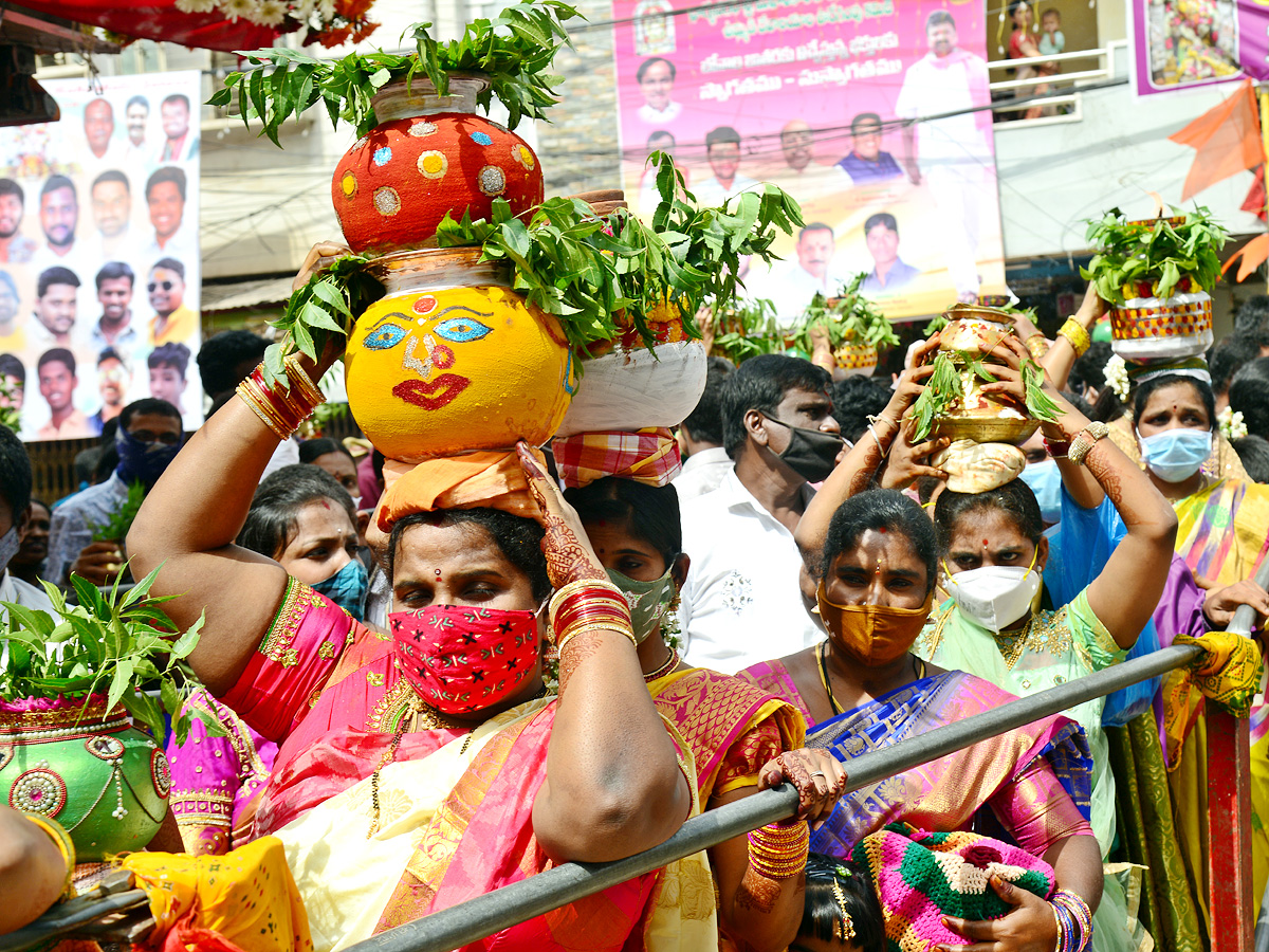 Hyderabad bonalu 2021 Photo Gallery - Sakshi11