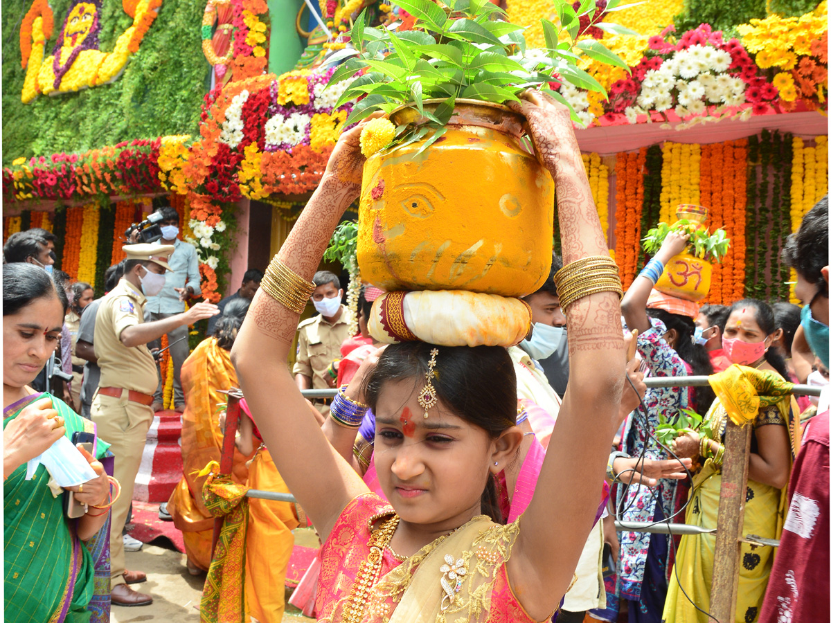 Hyderabad bonalu 2021 Photo Gallery - Sakshi2