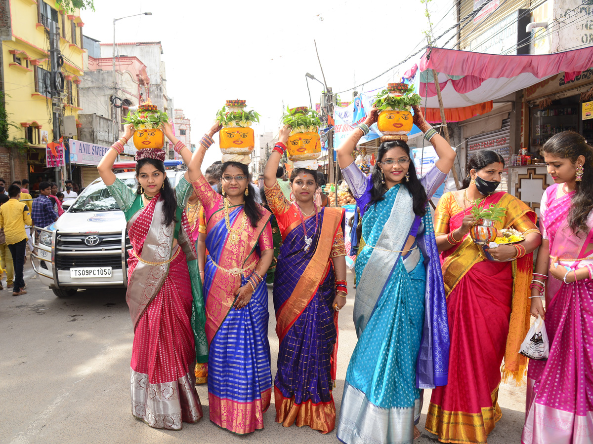 Hyderabad bonalu 2021 Photo Gallery - Sakshi19