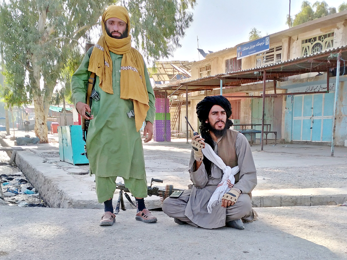 Afghan leader rallies forces in besieged northern city - Sakshi8