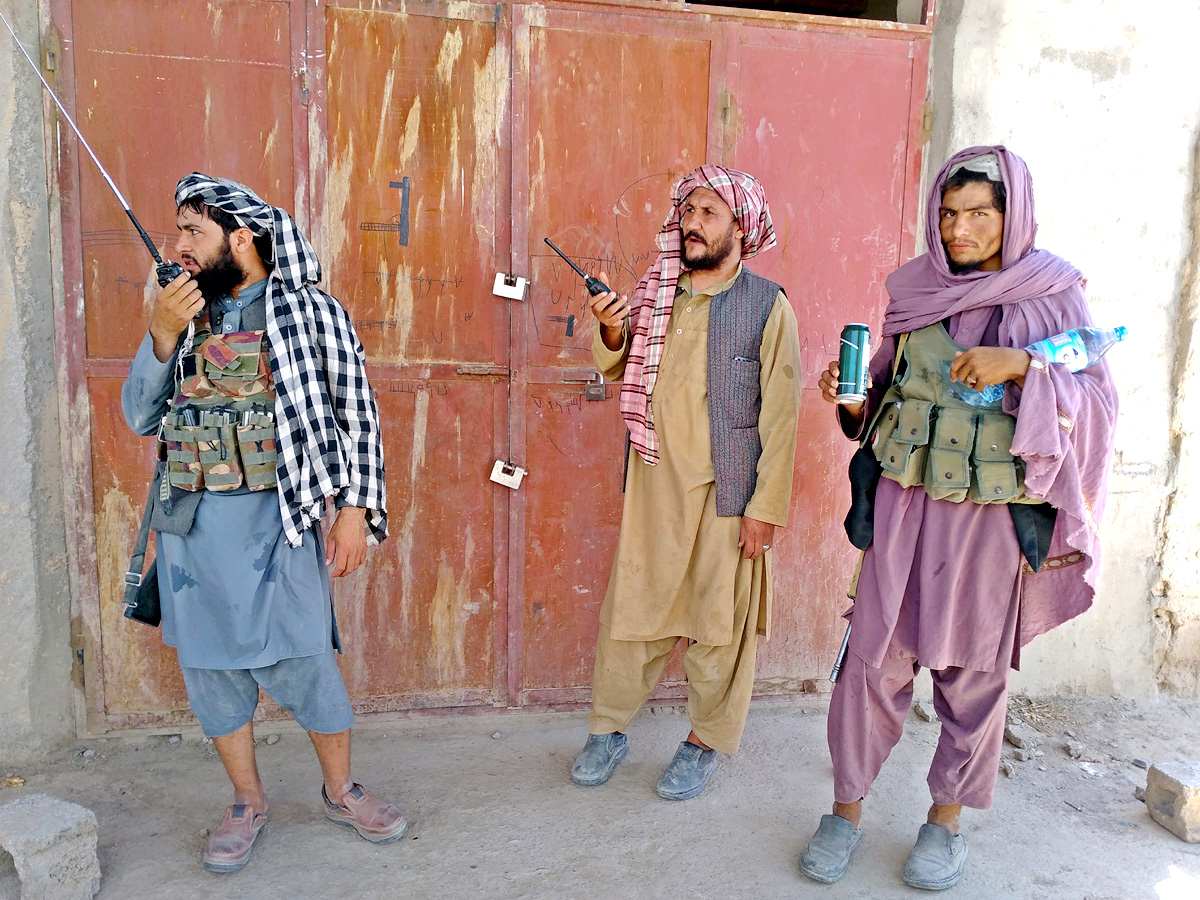 Afghan leader rallies forces in besieged northern city - Sakshi12