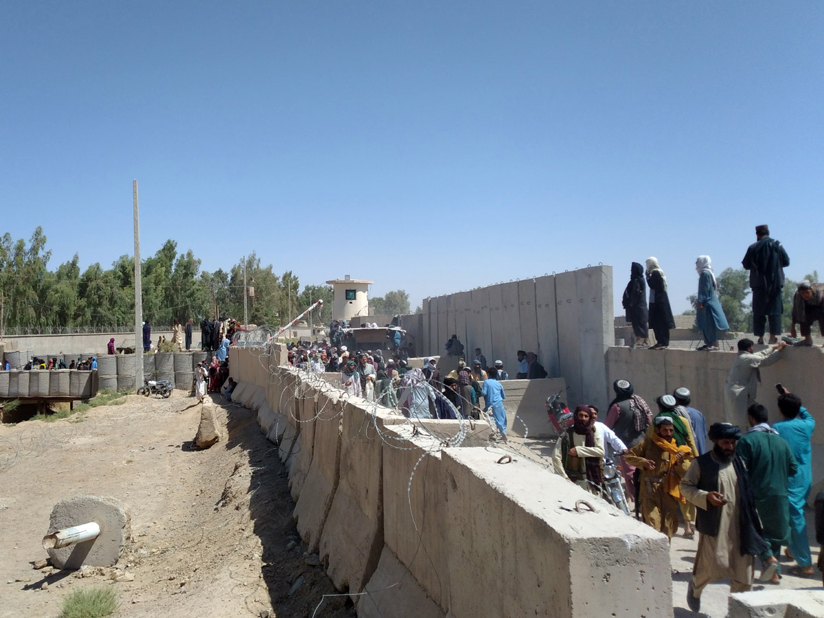 Afghan leader rallies forces in besieged northern city - Sakshi15