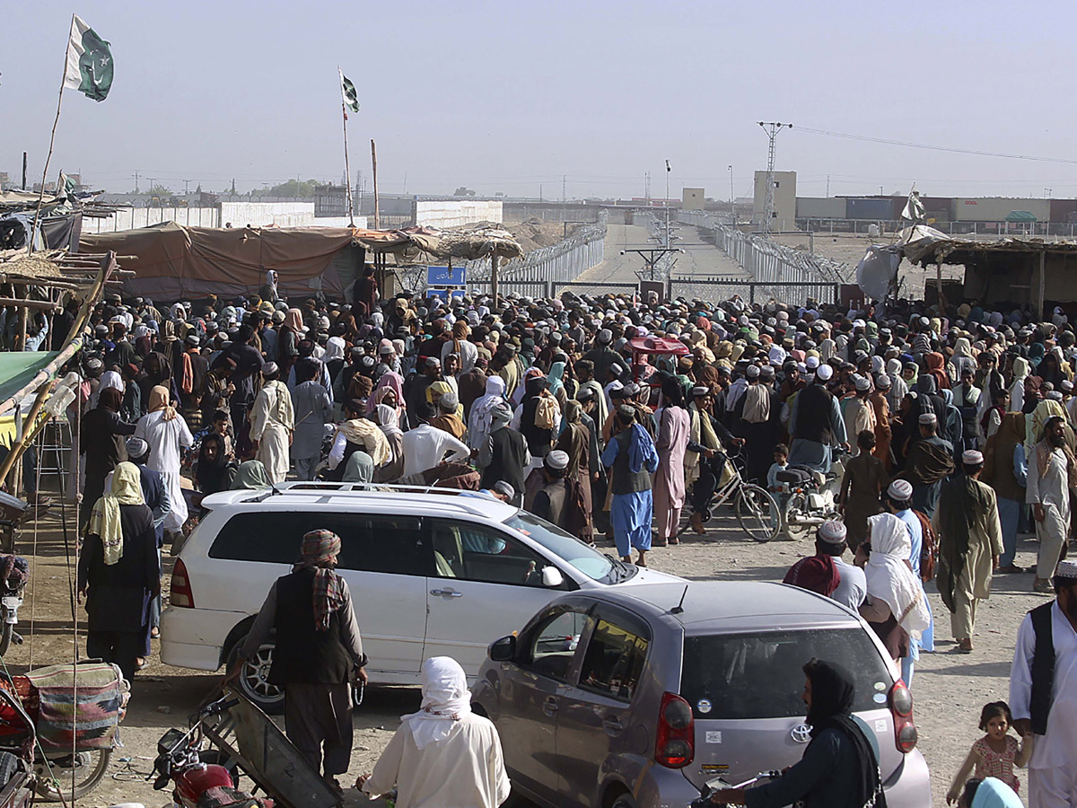 Afghan leader rallies forces in besieged northern city - Sakshi16