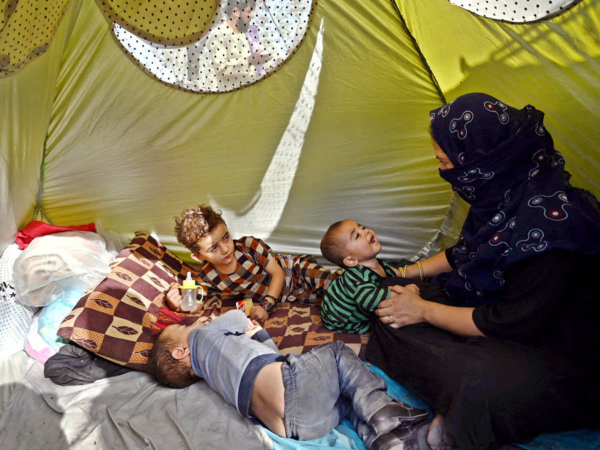 Afghan leader rallies forces in besieged northern city - Sakshi3