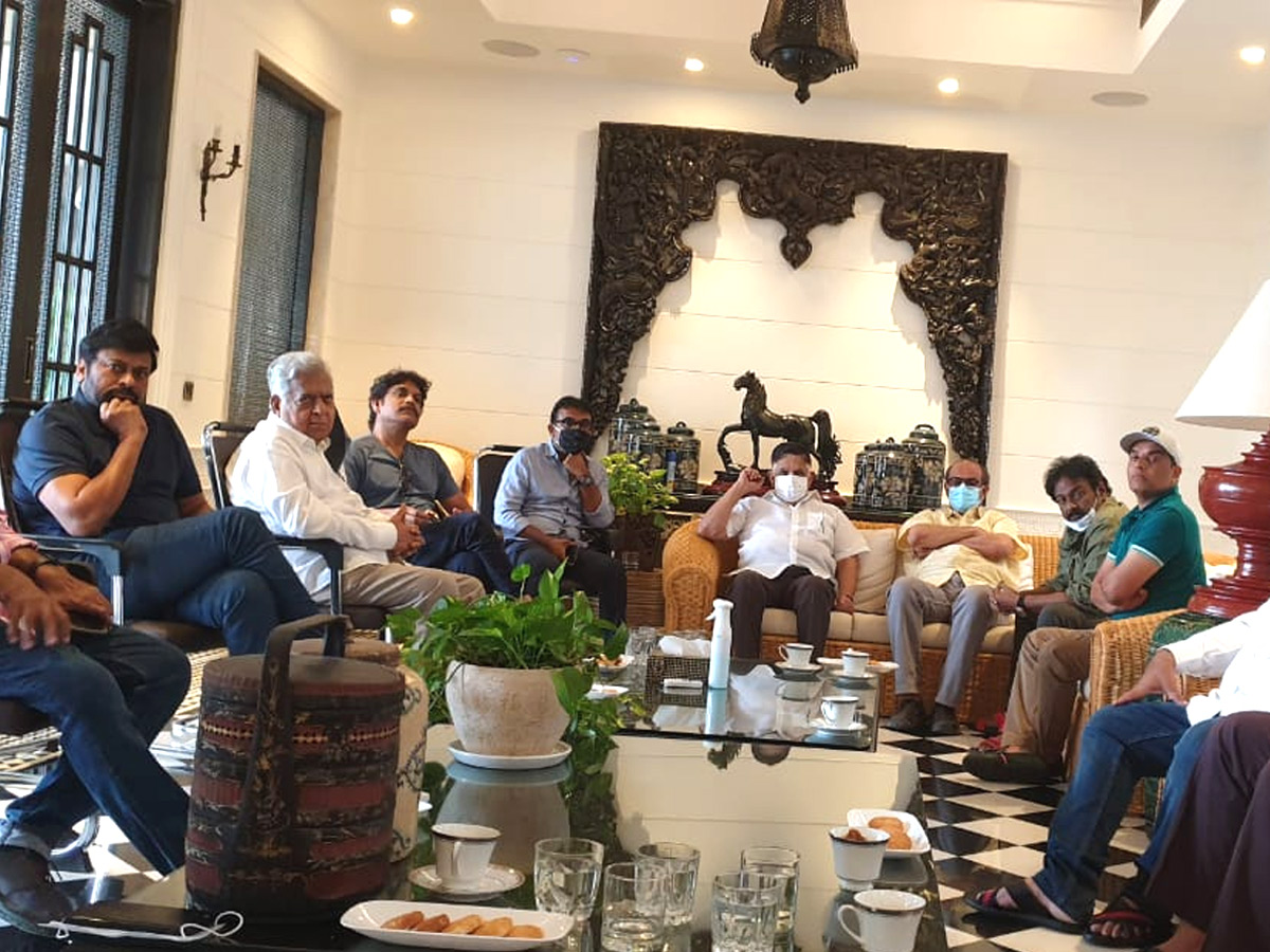 Tollywood Filim Personalities Meeting At Chiranjeevi Home Photo Gallery - Sakshi1
