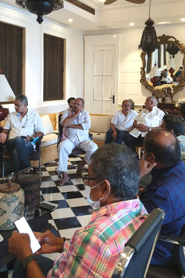 Tollywood Filim Personalities Meeting At Chiranjeevi Home Photo Gallery - Sakshi12