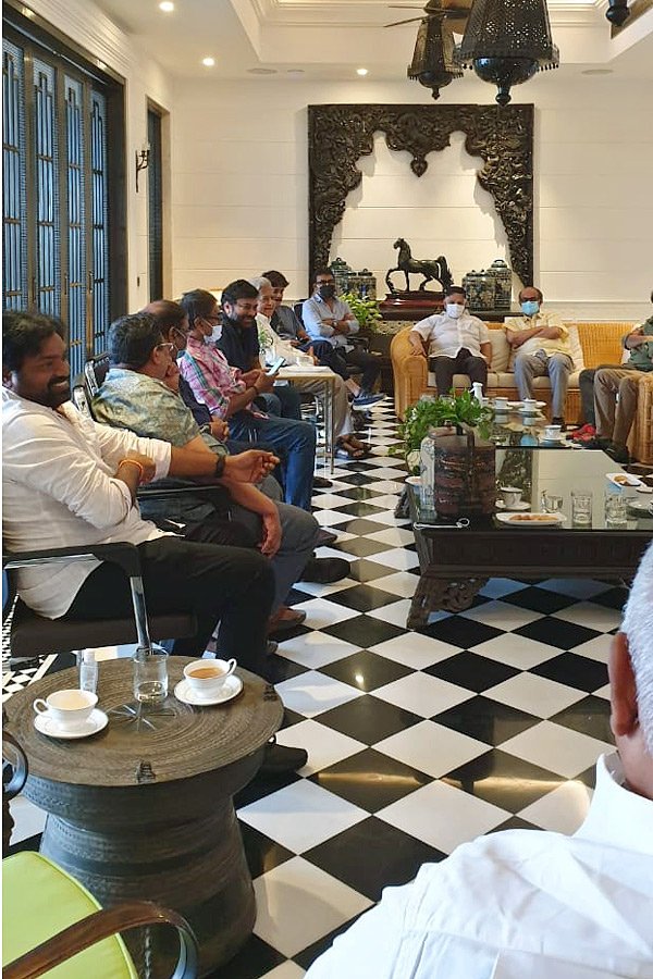 Tollywood Filim Personalities Meeting At Chiranjeevi Home Photo Gallery - Sakshi2