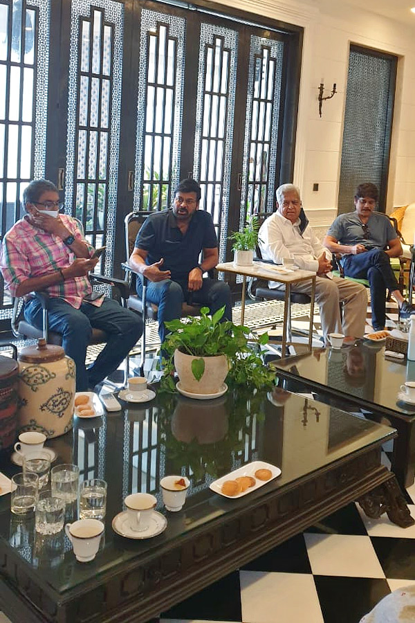 Tollywood Filim Personalities Meeting At Chiranjeevi Home Photo Gallery - Sakshi5
