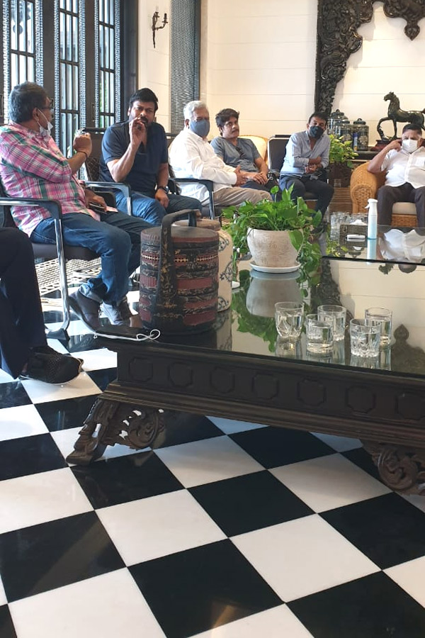 Tollywood Filim Personalities Meeting At Chiranjeevi Home Photo Gallery - Sakshi6