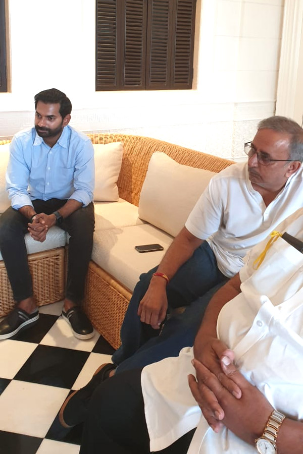 Tollywood Filim Personalities Meeting At Chiranjeevi Home Photo Gallery - Sakshi8