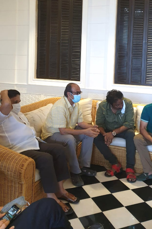 Tollywood Filim Personalities Meeting At Chiranjeevi Home Photo Gallery - Sakshi9