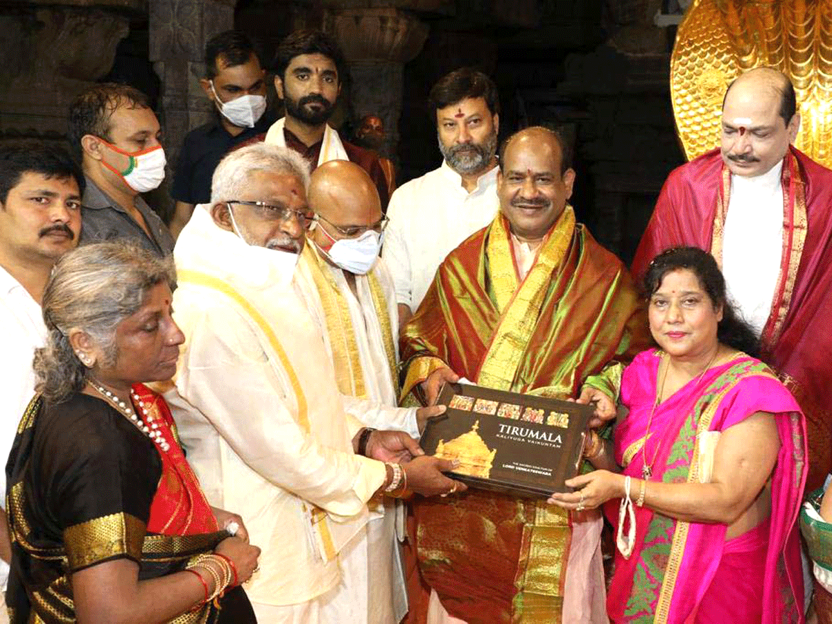 Lok Sabha Speaker Om Birla Visits Tirumala Photo Gallery - Sakshi2