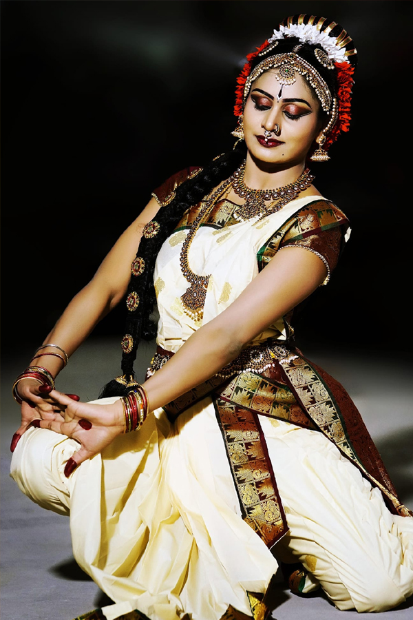 Telugu Singer Mohana Bhogaraju Photo Gallery - Sakshi2