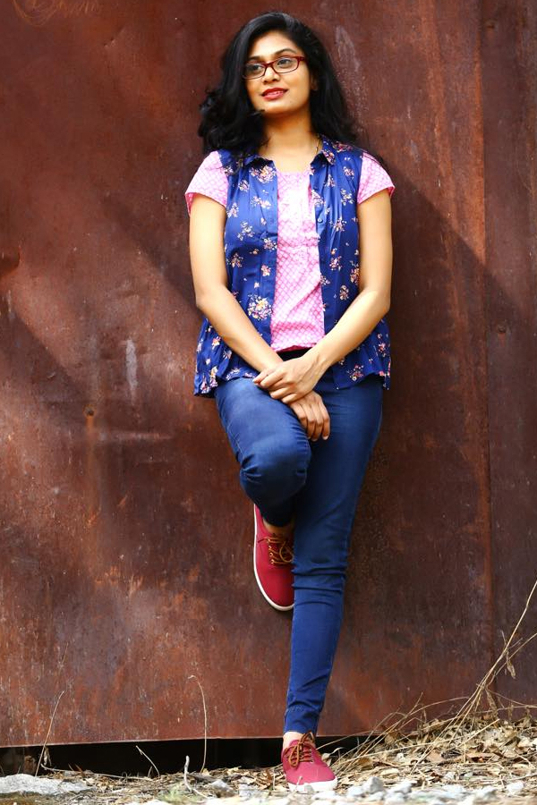 Telugu Singer Mohana Bhogaraju Photo Gallery - Sakshi8