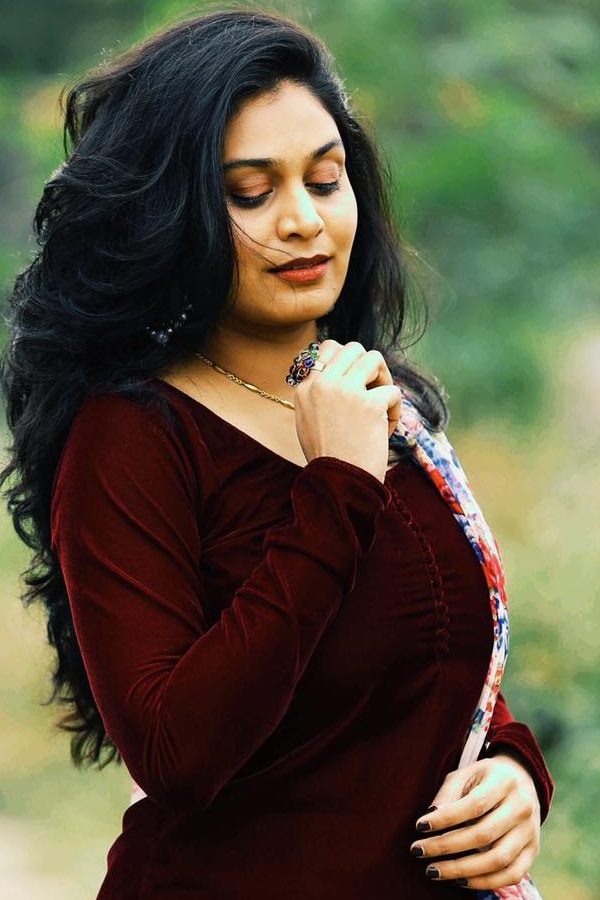 Telugu Singer Mohana Bhogaraju Photo Gallery - Sakshi17