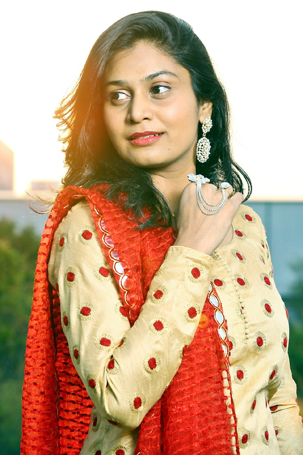Telugu Singer Mohana Bhogaraju Photo Gallery - Sakshi22