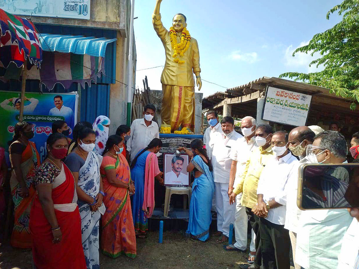 Agri Gold Depositors Happy On Get Compensation pics - Sakshi13