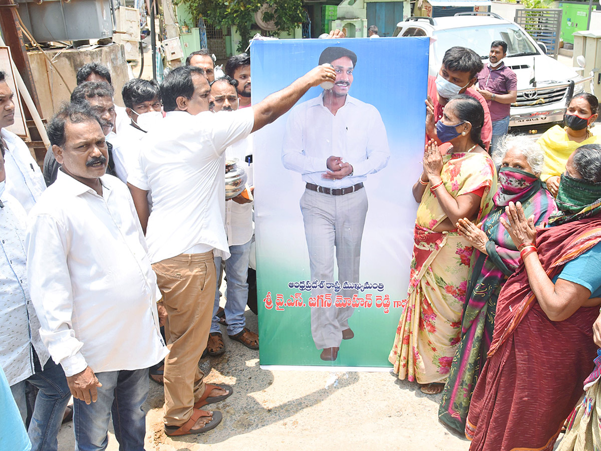 Agri Gold Depositors Happy On Get Compensation pics - Sakshi3