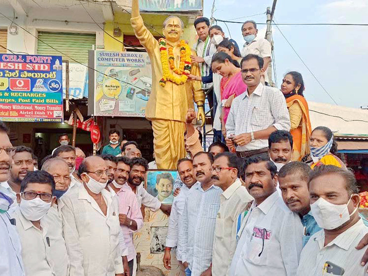 Agri Gold Depositors Happy On Get Compensation pics - Sakshi7