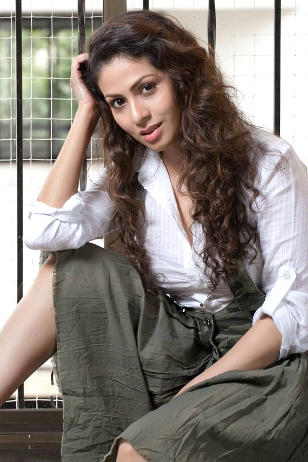 Heroine Sadha Photo Gallery - Sakshi15